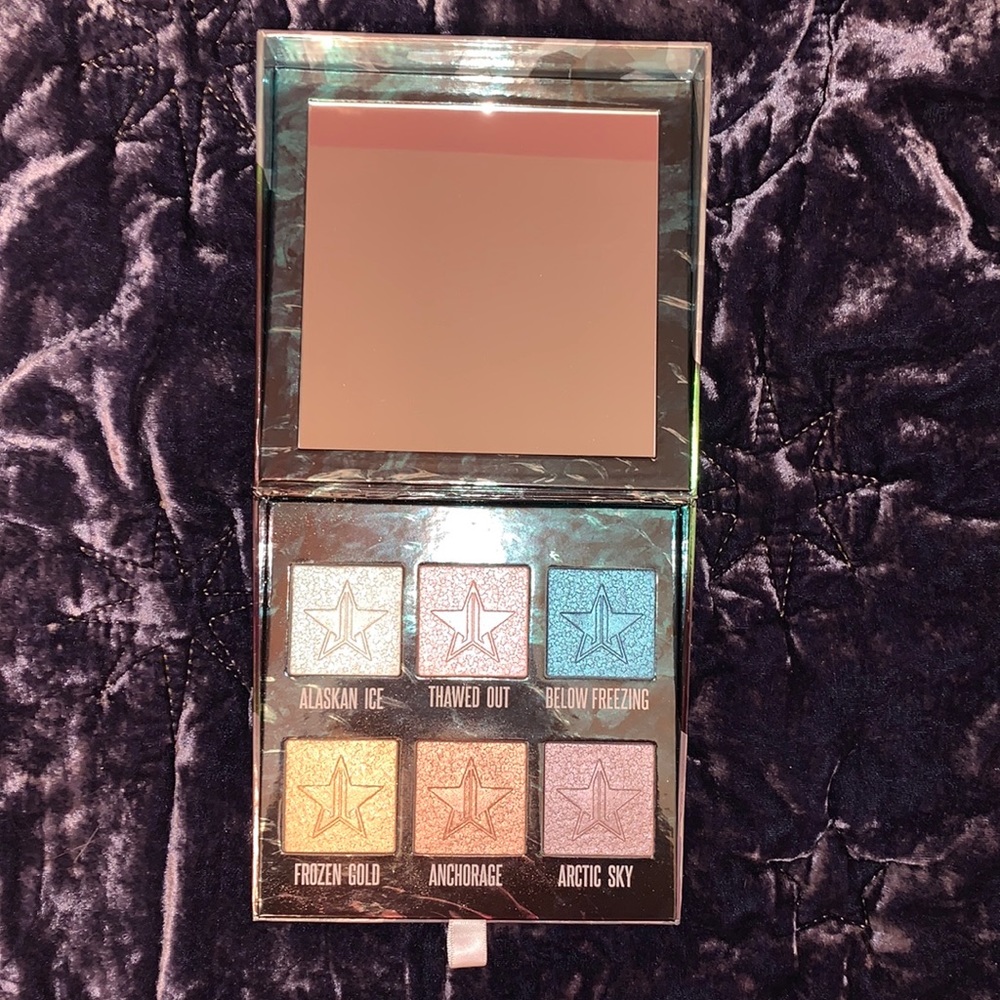 Jeffree Star Northern Lights highlighter palette